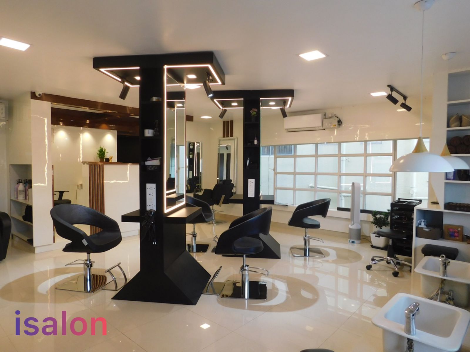 iSalon interior ambiance